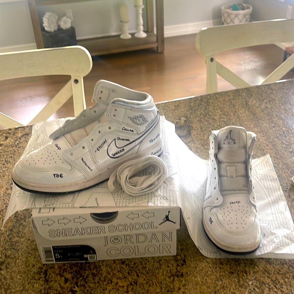 Boys Nike Air Jordan 1 Mid SS Dry Erase ‘Schematic’